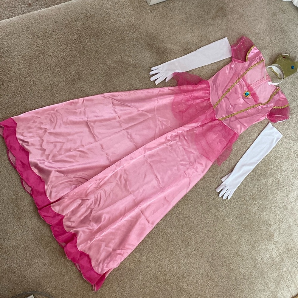 Adult Princess Peach Halloween costume